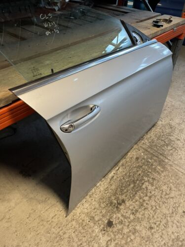 Mercedes CLS W219 2007 Front Door Right Side O/S BREAKING - Image 3