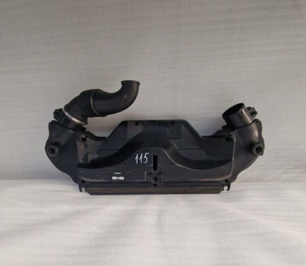 BMW X5 F15 Air Intake Filter Housing 70557338 (115)