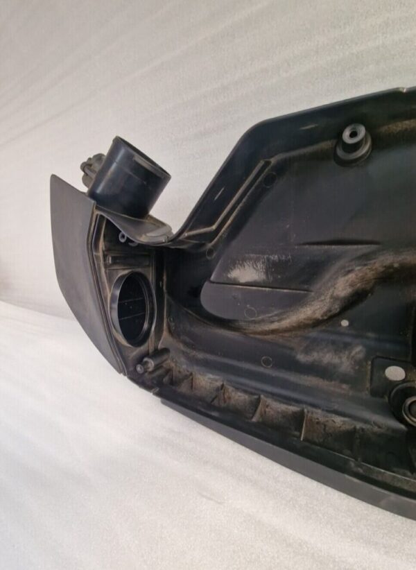 BMW X5 F15 Air Intake Filter Housing 70557338 (115) - Image 8