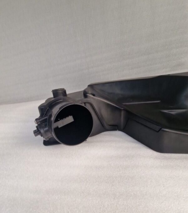 BMW X5 F15 Air Intake Filter Housing 70557338 (115) - Image 11