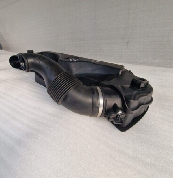 BMW X5 F15 Air Intake Filter Housing 70557338 (115) - Image 13