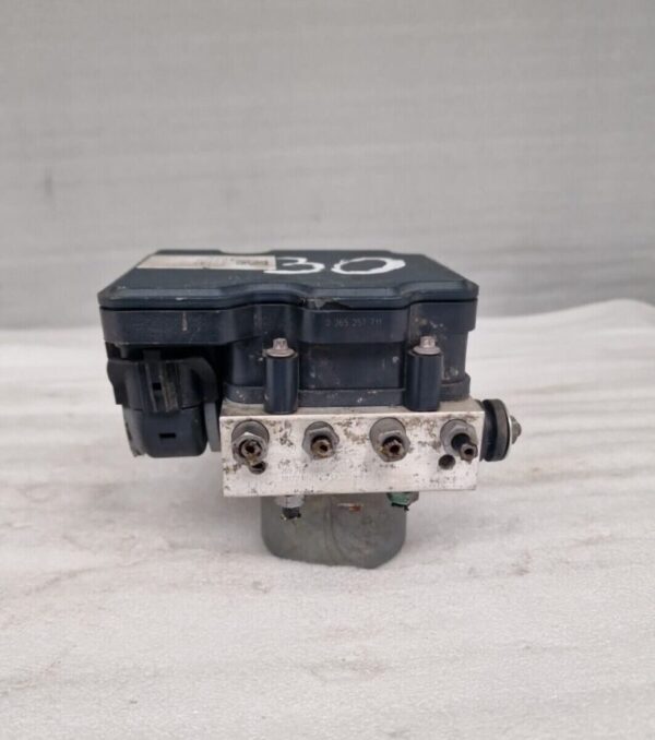 Peugeot Boxer/ Ducato/ Relay ABS Pump Module 0265257711 (30) - Image 2