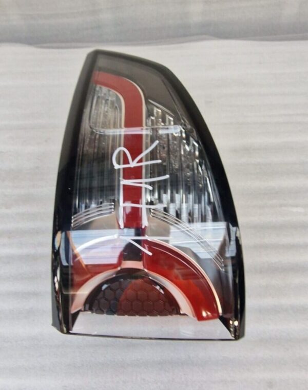 Land Rover Discovery Sport 14-19 Right Side Rear Light FK7213404 (171) Scratches - Image 6