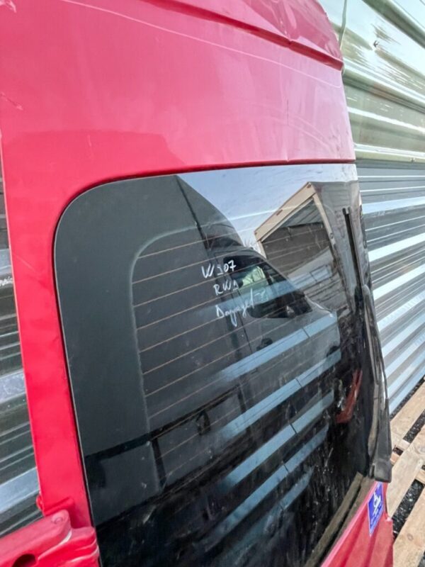Mercedes Sprinter W907 RWD Rear Door With Glass Damaged In Red BREAKING - Image 4