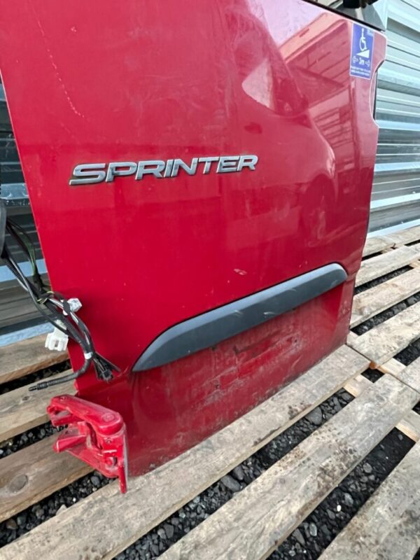 Mercedes Sprinter W907 RWD Rear Door With Glass Damaged In Red BREAKING - Image 6