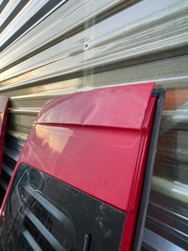 Mercedes Sprinter W907 RWD Rear Door With Glass Damaged In Red BREAKING - Image 7