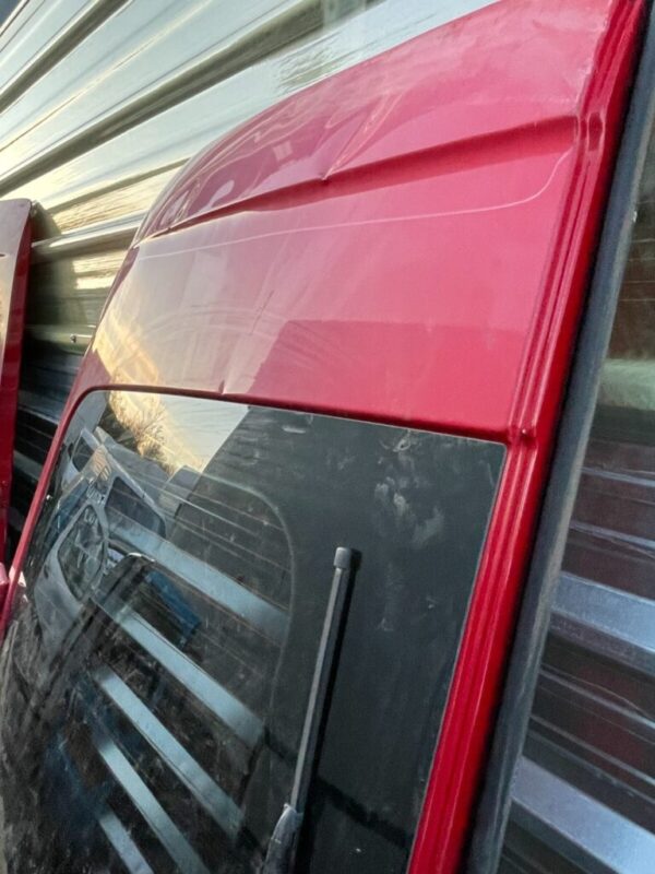 Mercedes Sprinter W907 RWD Rear Door With Glass Damaged In Red BREAKING - Image 8