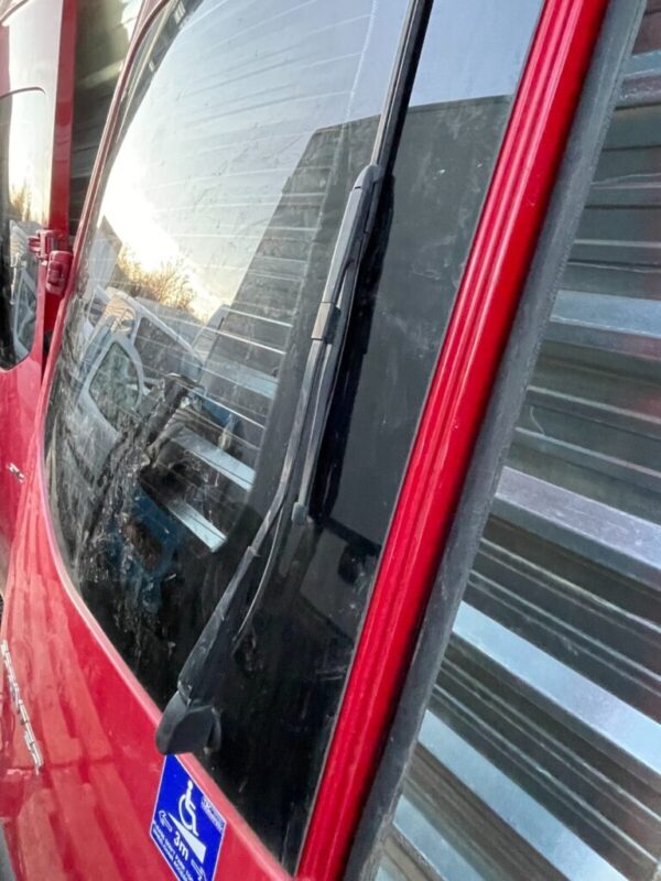 Mercedes Sprinter W907 RWD Rear Door With Glass Damaged In Red BREAKING - Image 9