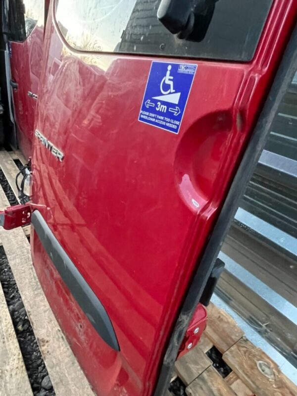 Mercedes Sprinter W907 RWD Rear Door With Glass Damaged In Red BREAKING - Image 10