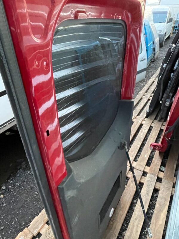 Mercedes Sprinter W907 RWD Rear Door With Glass Damaged In Red BREAKING - Image 11