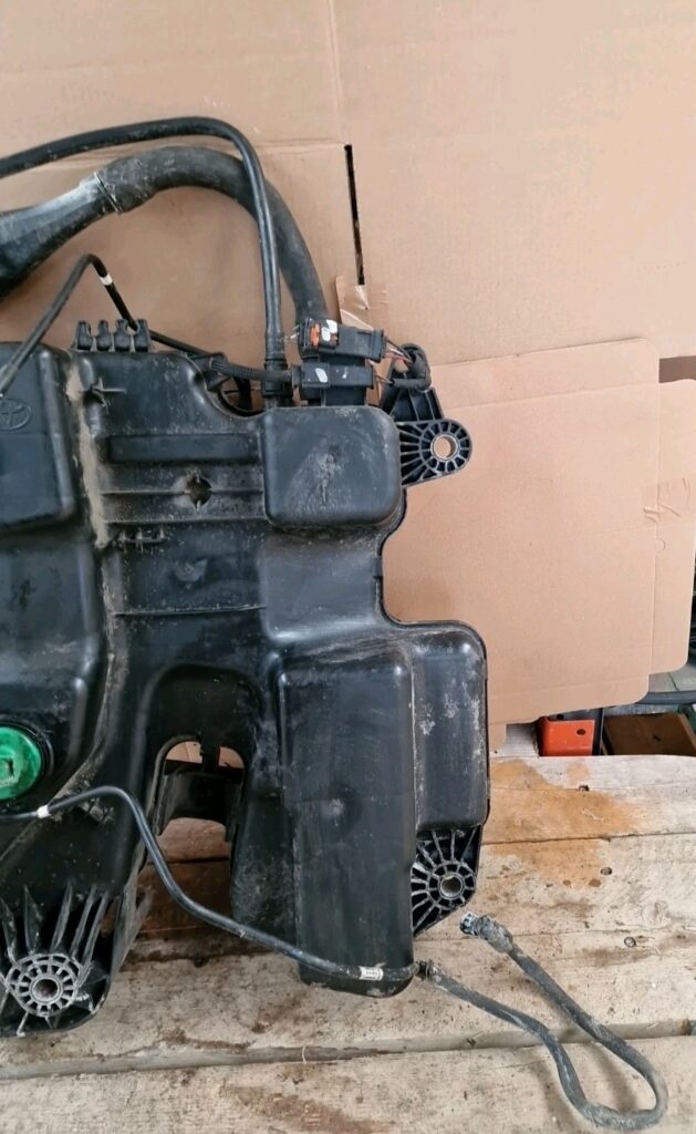 Peugeot Expert/Dispatch/Vivaro/ Proace ADBLUE TANK 4098016 (55) - Image 3