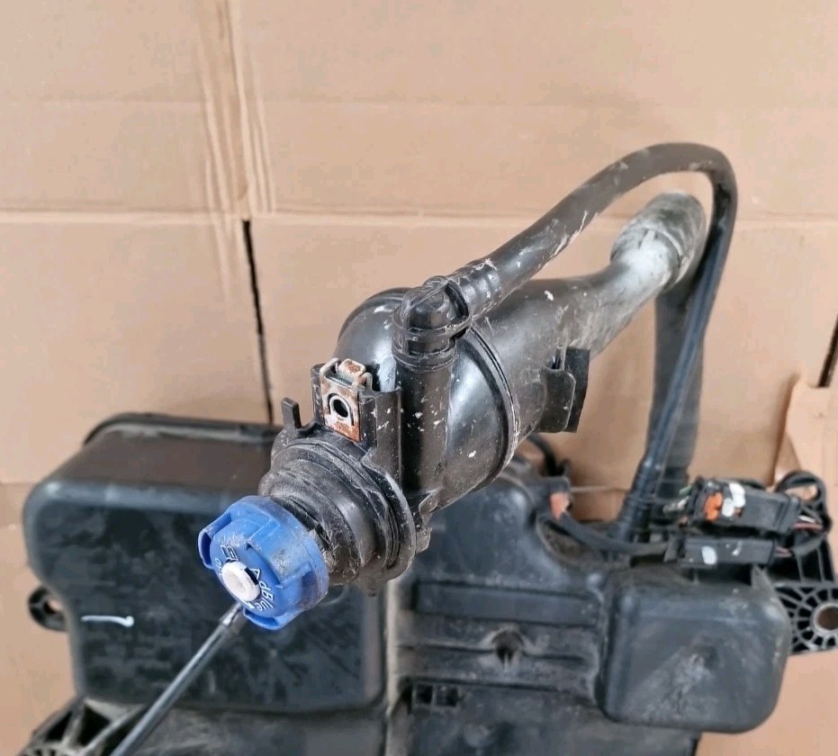 Peugeot Expert/Dispatch/Vivaro/ Proace ADBLUE TANK 4098016 (55) - Image 17