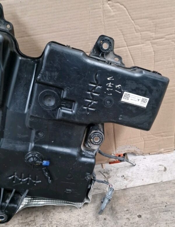 VOLKSWAGEN CRAFTER/MAN TGE 2018-ON ADBLUE TANK 2N0131877 (81) - Image 4