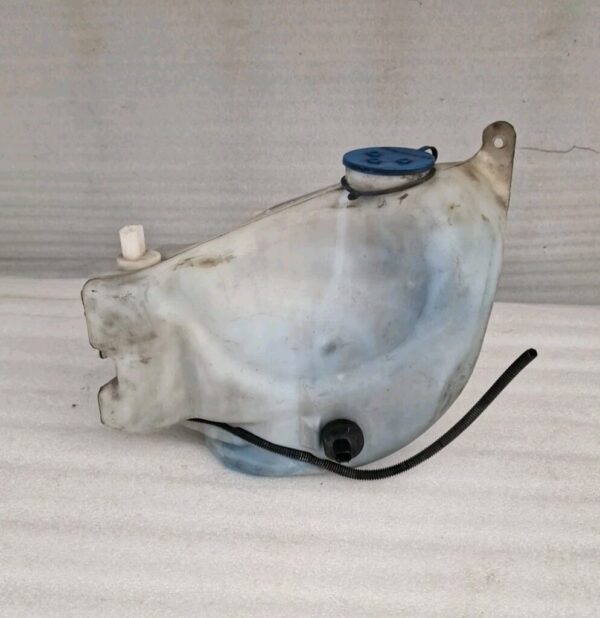 Mercedes Vito W639 Windscreen Washer Bottle A6398690120 (45) - Image 4