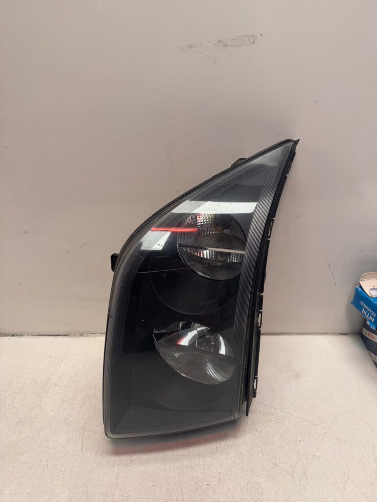 Volkswagen Crafter 2009 Headlight Left Passenger Side SPECIAL PRICE FOR JOE - Image 2