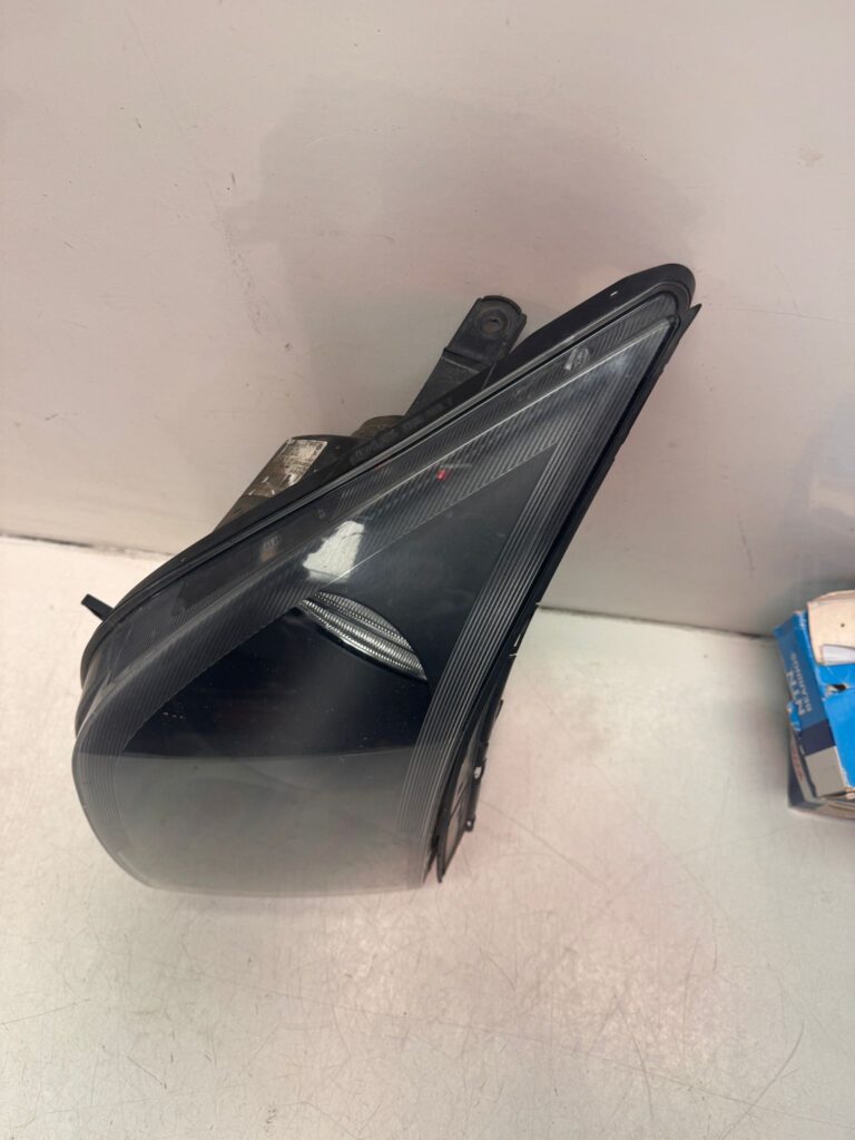 Volkswagen Crafter 2009 Headlight Left Passenger Side SPECIAL PRICE FOR JOE - Image 4