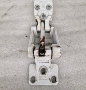 Mercedes Sprinter W906 Rear Right Door Lower Hinge A9067400337(10)