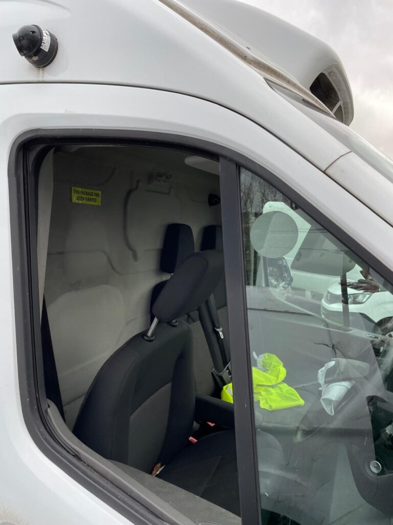 Ford Transit MK8 2015 2023 Front Door Right Side O/S In White BREAKING NO MIRROR - Image 4