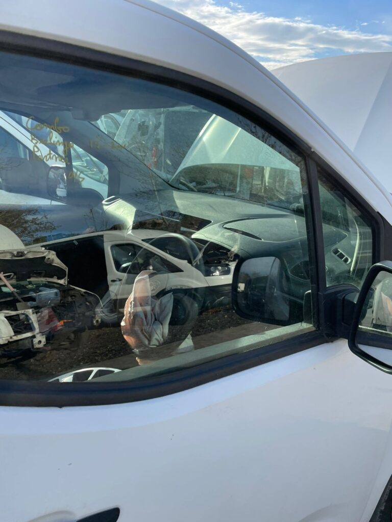Vauxhall Combo Partner Berlingo 2019 2025 Front Door Right Side O/S White - Image 4