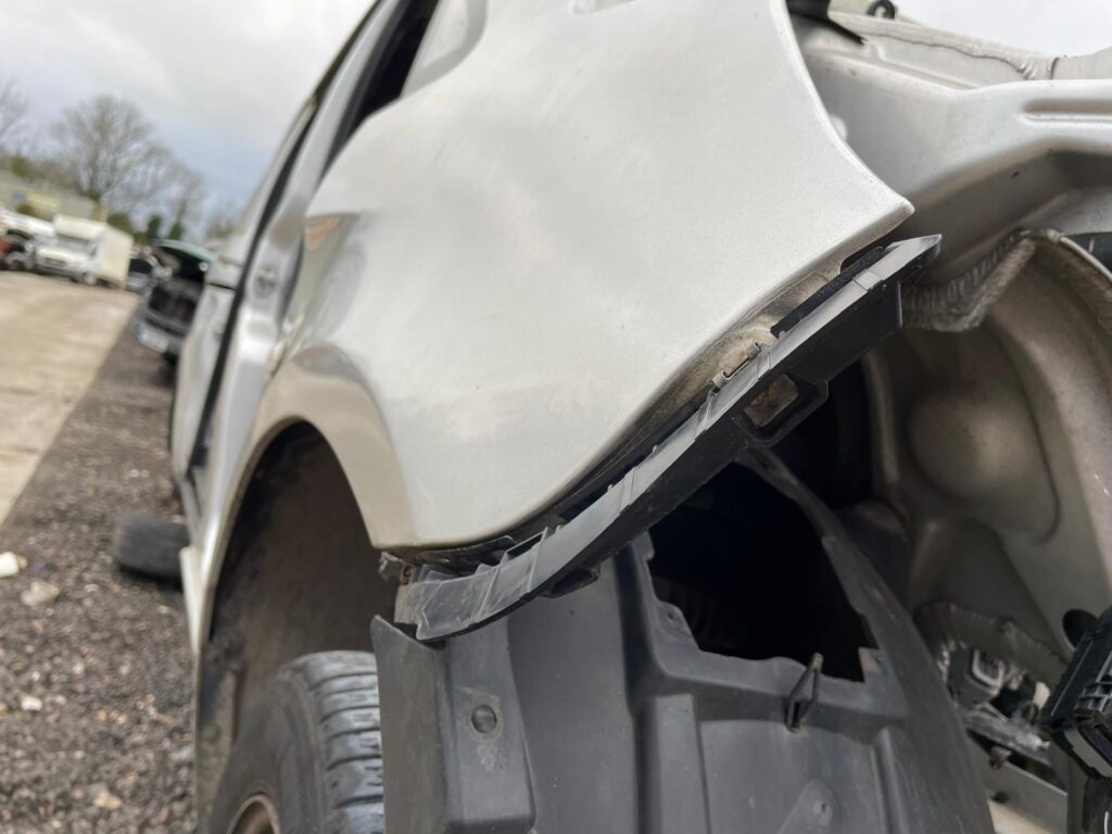 Mercedes Vito V Class Viano 2015 2024 Wing Fender Right Side O/S Silver BREAKING - Image 8