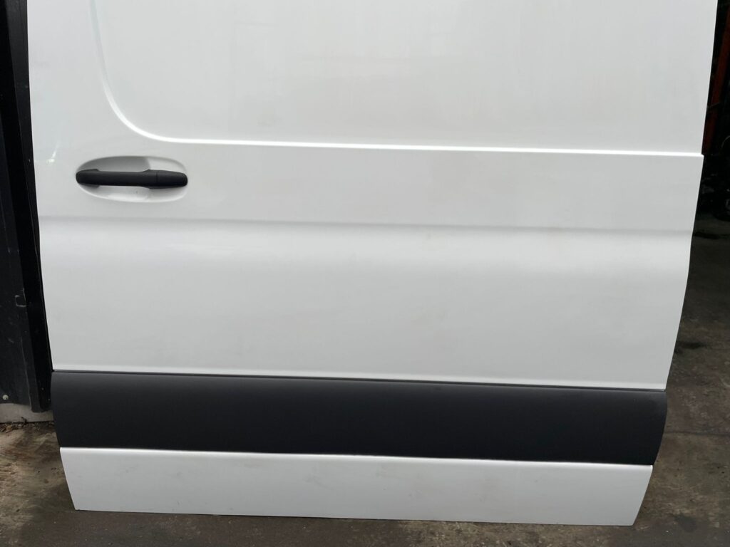 Mercedes Sprinter W907 W910 2018 2025 Side Loading Door Sliding Door BREAKING - Image 5