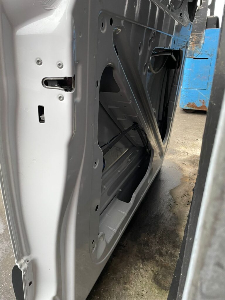 Mercedes Sprinter W907 W910 2018 2025 Side Loading Door Sliding Door BREAKING - Image 20