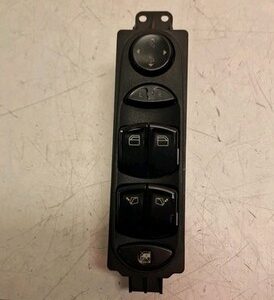 Mercedes Vito Front Right Side Window Switch (35).