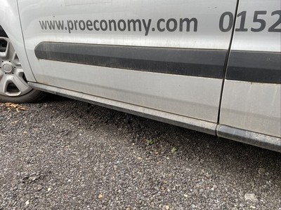 Ford Transit COURIER 2014 23 Front Door Left N/S In Silver No MIRROR - Image 6