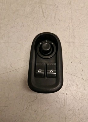 Renault Master /Movano Front Right Side Window Switch 8200637849(20). - Image 2