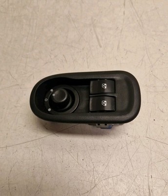 Renault Master /Movano Front Right Side Window Switch 8200637849(20). - Image 4