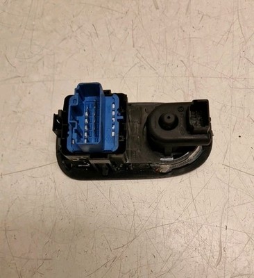 Renault Master /Movano Front Right Side Window Switch 8200637849(20). - Image 7
