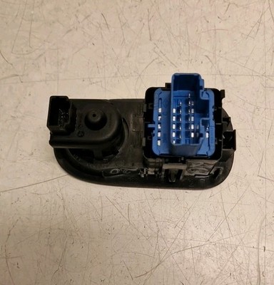 Renault Master /Movano Front Right Side Window Switch 8200637849(20). - Image 9