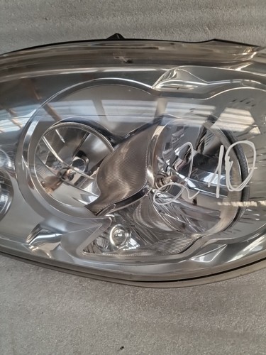 Renault Master/Movano Right Side Headlight 260100050 (210) Scratches - Image 3