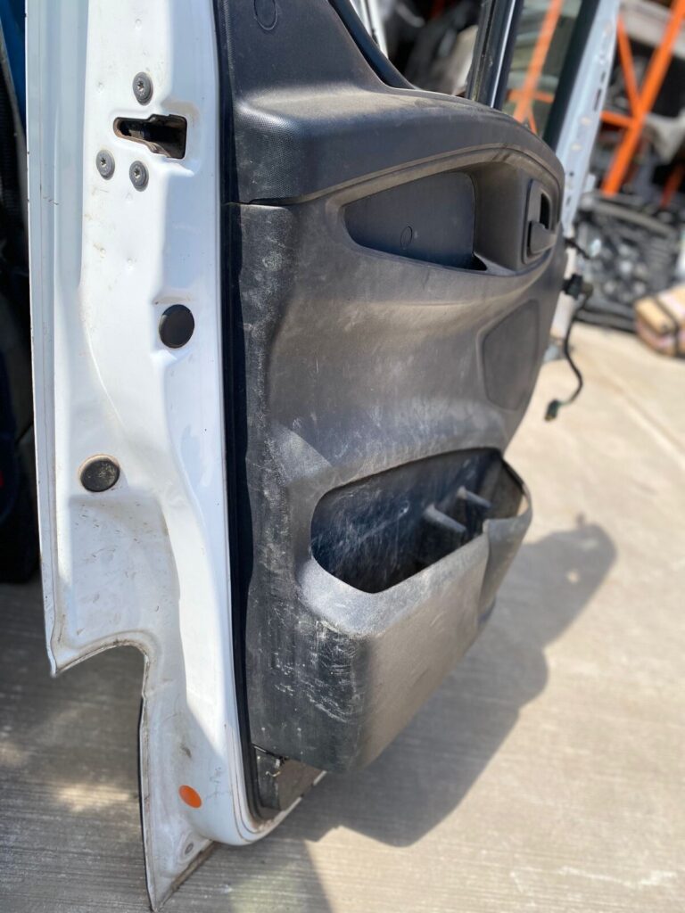 Iveco Daily 2015 2020 Front Door Left Side N/S/F BREAKING - Image 9