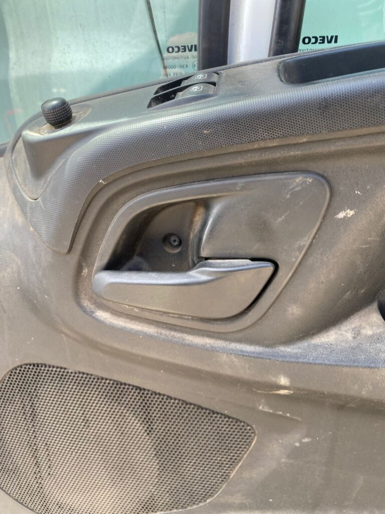 Iveco Daily 2016 2024 Front Door Right Side O/S/F BREAKING - Image 9