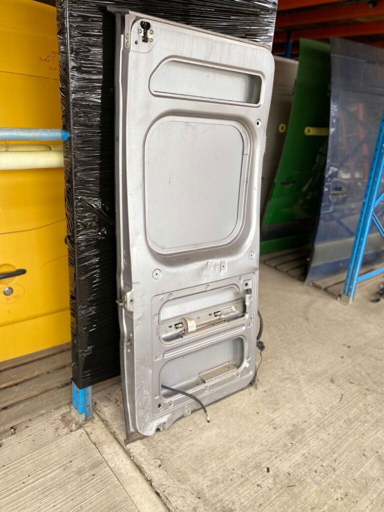 Citroen Relay Boxer Ducato Rear Door Left Side N/S/R Silver BREAKING - Image 9