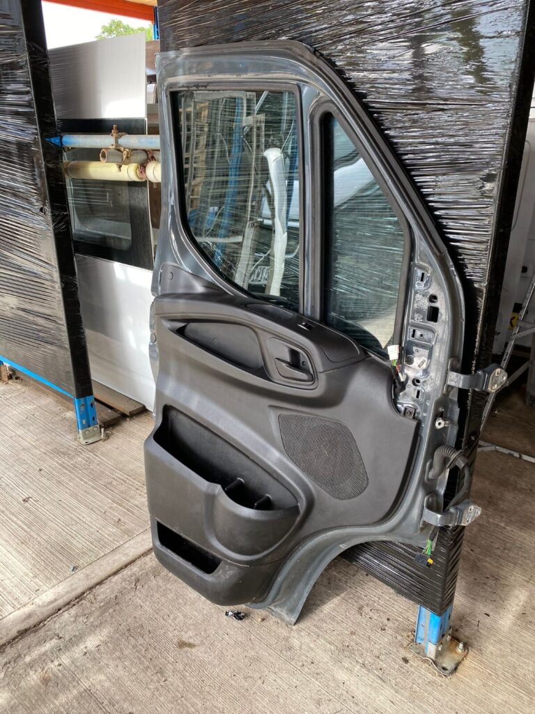 Iveco Daily 2015 2024 Front Door Left Side N/S/F In Grey BREAKING - Image 7