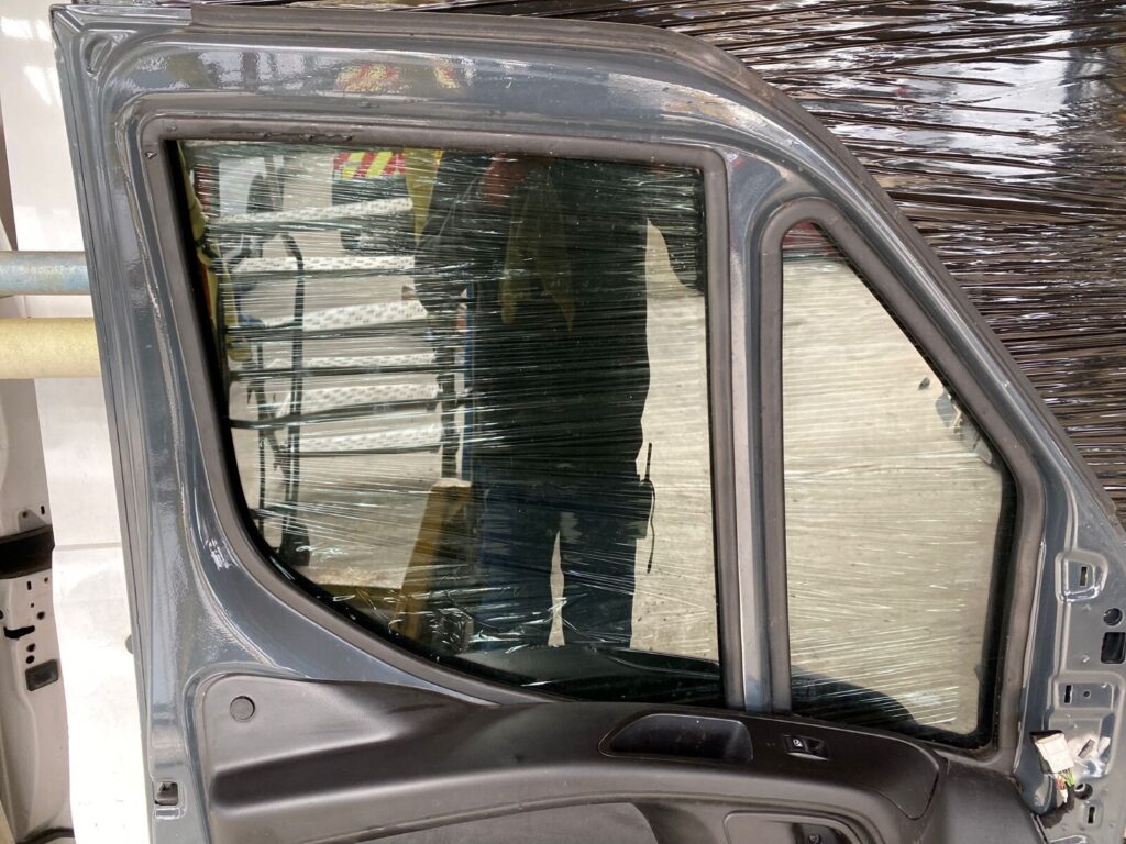 Iveco Daily 2015 2024 Front Door Left Side N/S/F In Grey BREAKING - Image 10