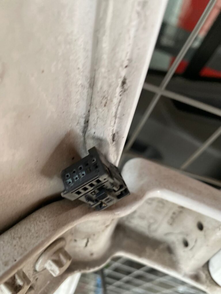 Mercedes Vito V Class W447 2015 2024 Rear Door Left N/S In White BREAKING - Image 8