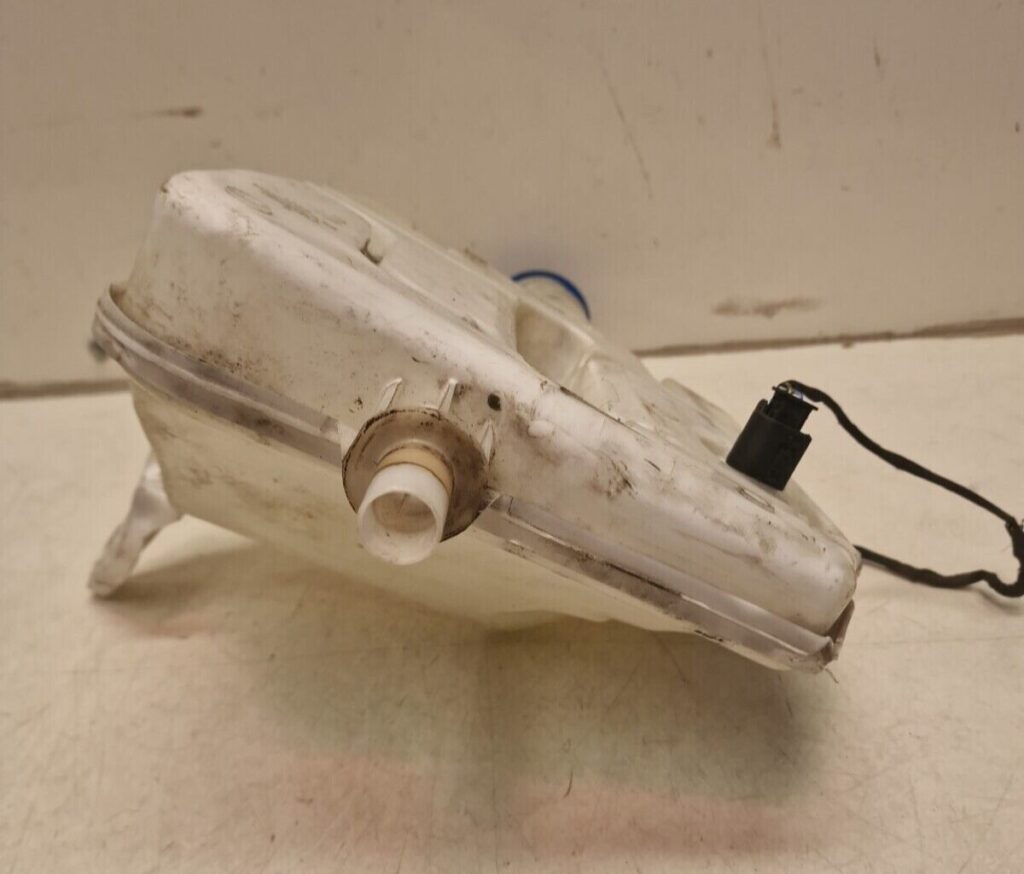 Mercedes Sprinter Windscreen Washer Bottle A9108600400 (12) - Image 8