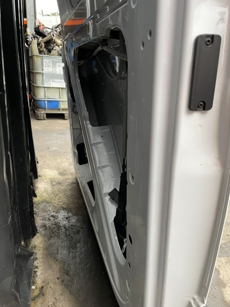 Mercedes Sprinter W907 W910 2018 2025 Side Loading Door Sliding Door BREAKING - Image 23