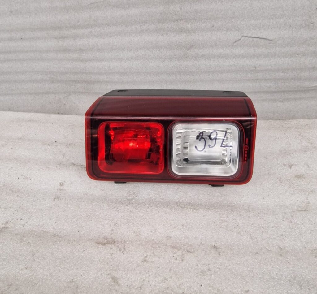 Renault Trafic /Vivaro Left Side Corner Light 93867976 (39) Scratches - Image 3