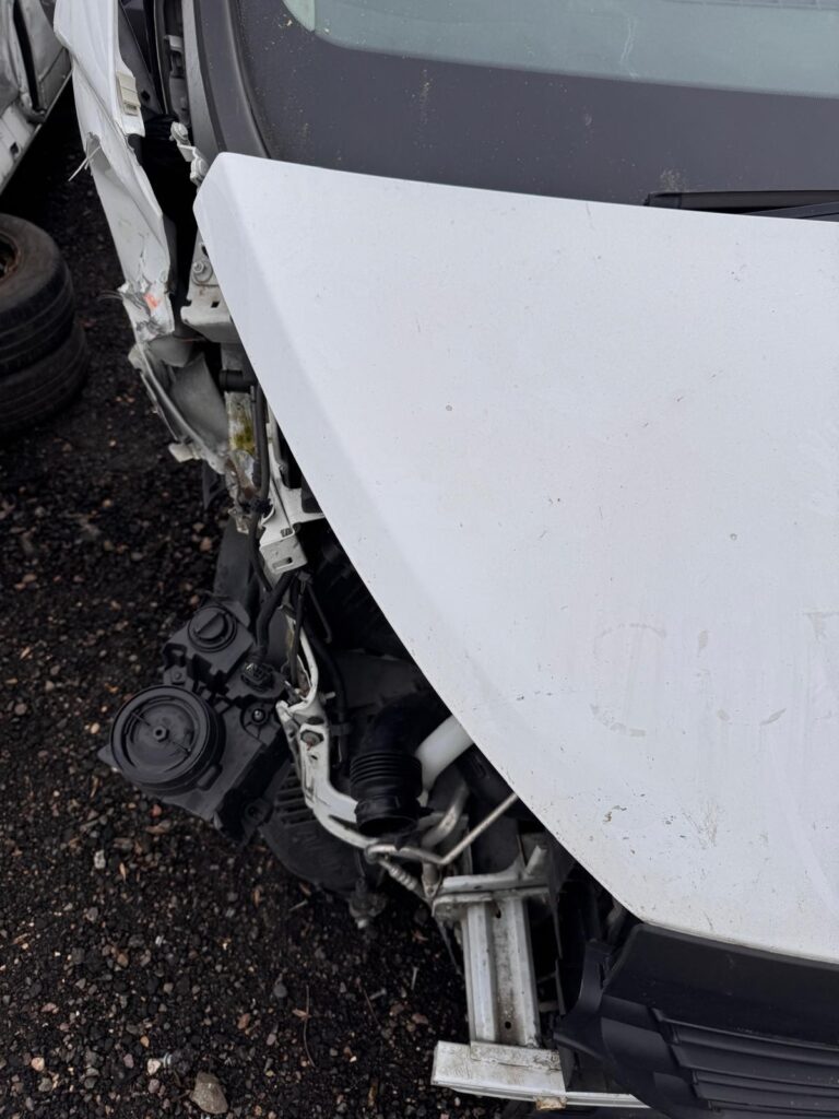 Renault Trafic Bonnet 2015 2019 In White Breaking - Image 3