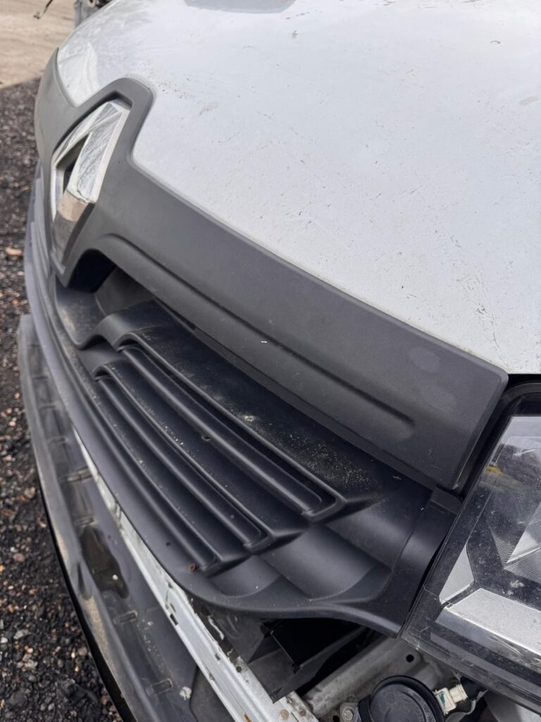 Renault Trafic Bonnet 2015 2019 In White Breaking - Image 8