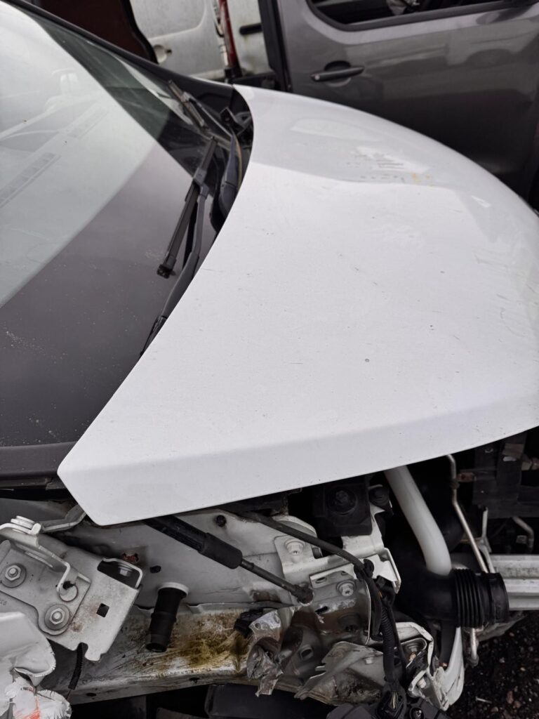 Renault Trafic Bonnet 2015 2019 In White Breaking - Image 11