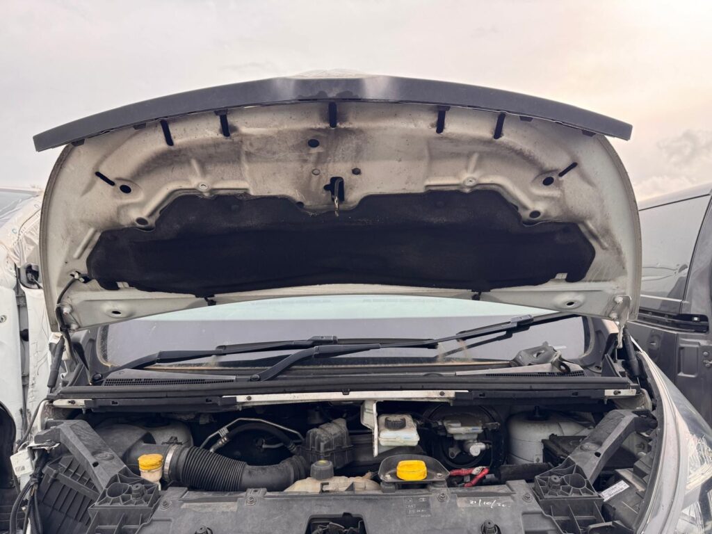 Renault Trafic Bonnet 2015 2019 In White Breaking - Image 12