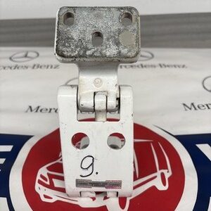 Mercedes Sprinter Rear Left Door Lower Hinge A9067400237 (9)