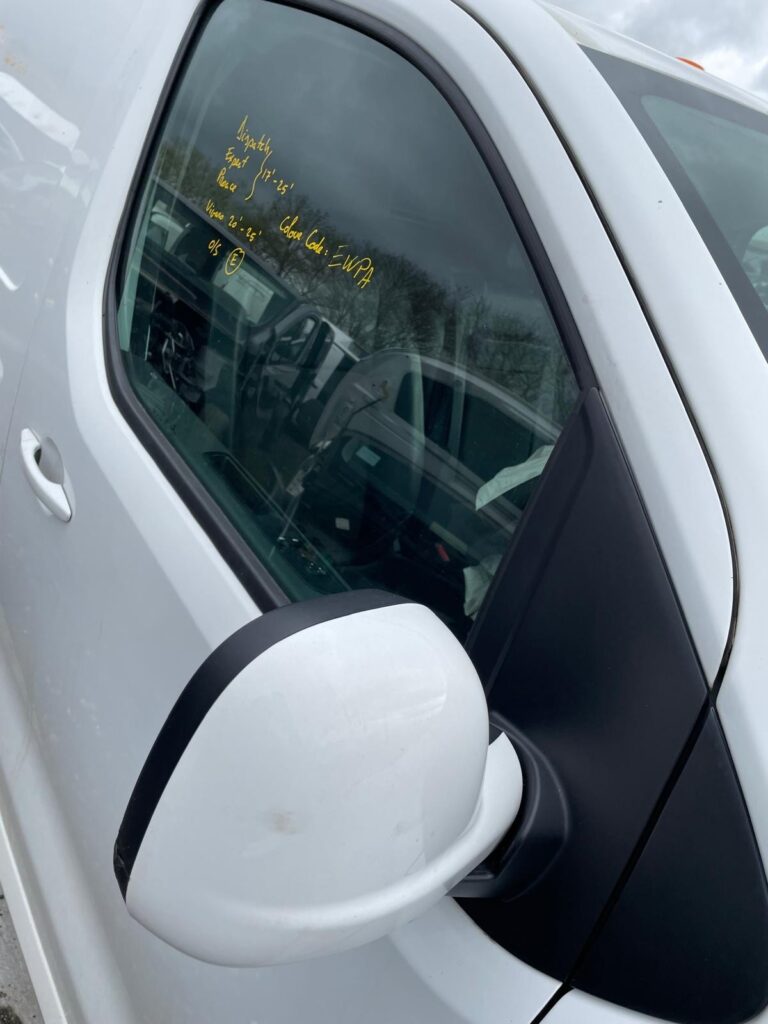 Dispatch Expert Proace Front Door Right Side OS White 2017 2025 Vivaro 20 25 - Image 5
