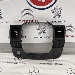 Vauxhall Vivaro Centre Console Air Vent Surround Trim 93452450 BREAKING (339)
