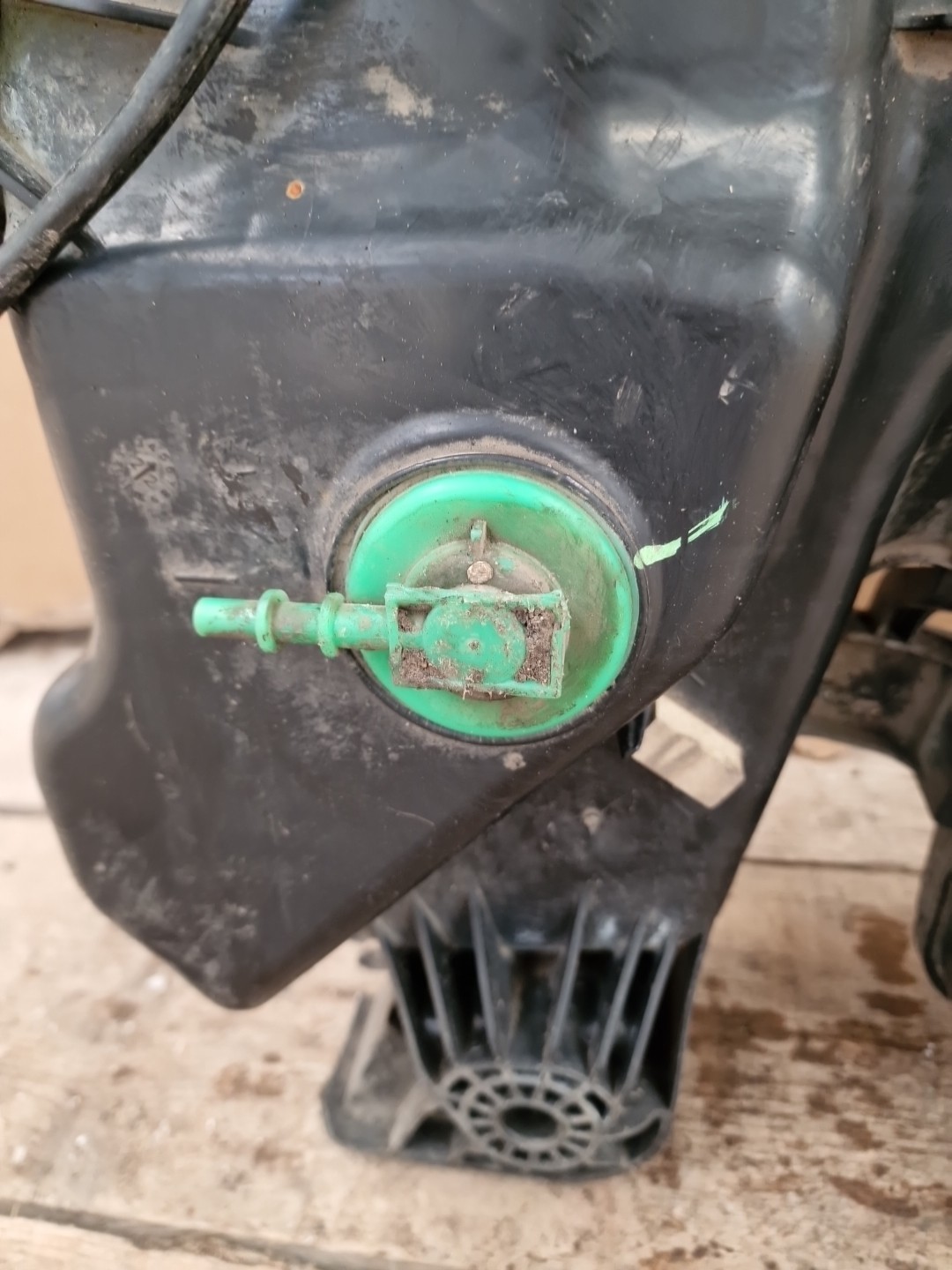 Peugeot Expert/Dispatch/Vivaro/ Proace ADBLUE TANK 4098016 (54)